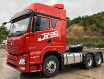 半挂车用的公路牵引车