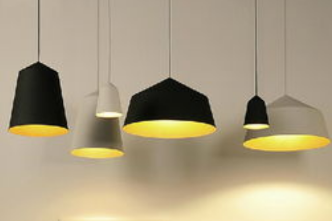 照明灯：吊灯、壁灯